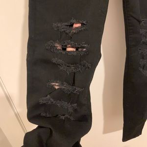J Brand 620 Super Skinny Stretch Jeans in BLACKOUT Destroyed - Size 27